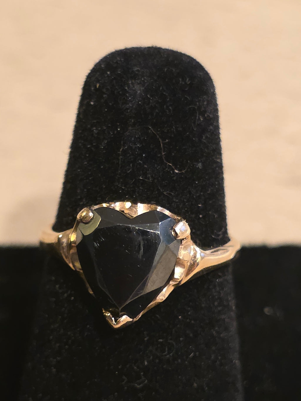 Vintage 1970s 10K Solid Gold Heart-Cut Hematite Ring | Size 5