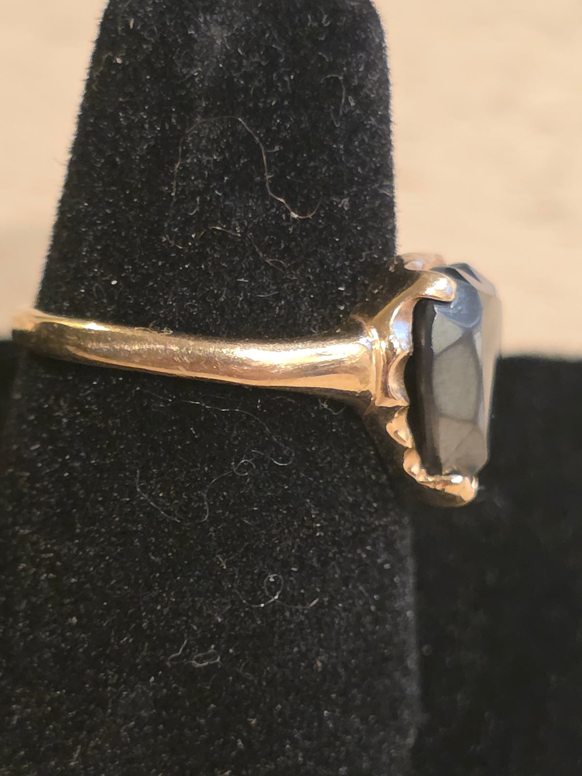 Vintage 1970s 10K Solid Gold Heart-Cut Hematite Ring | Size 5