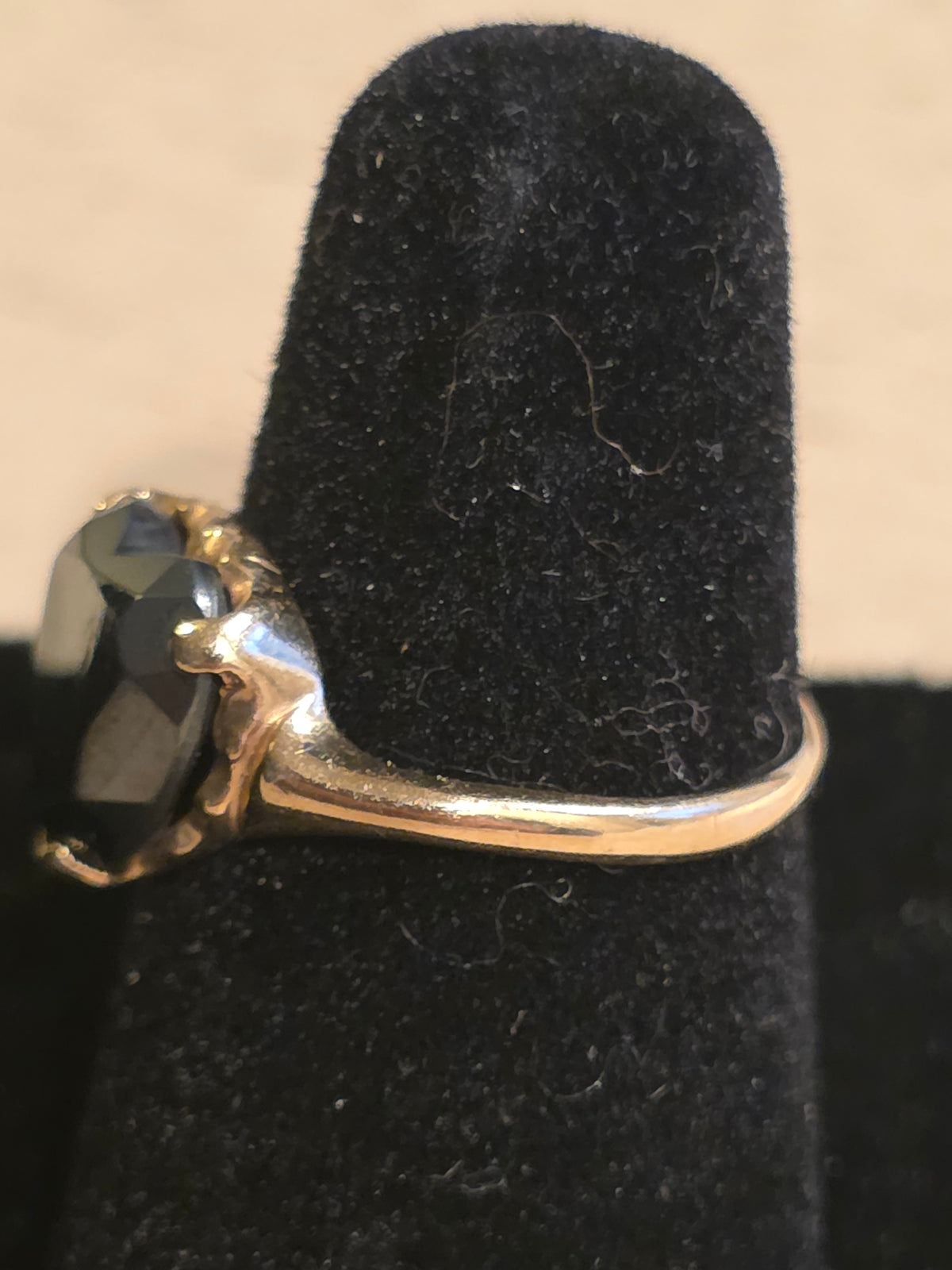 Vintage 1970s 10K Solid Gold Heart-Cut Hematite Ring | Size 5
