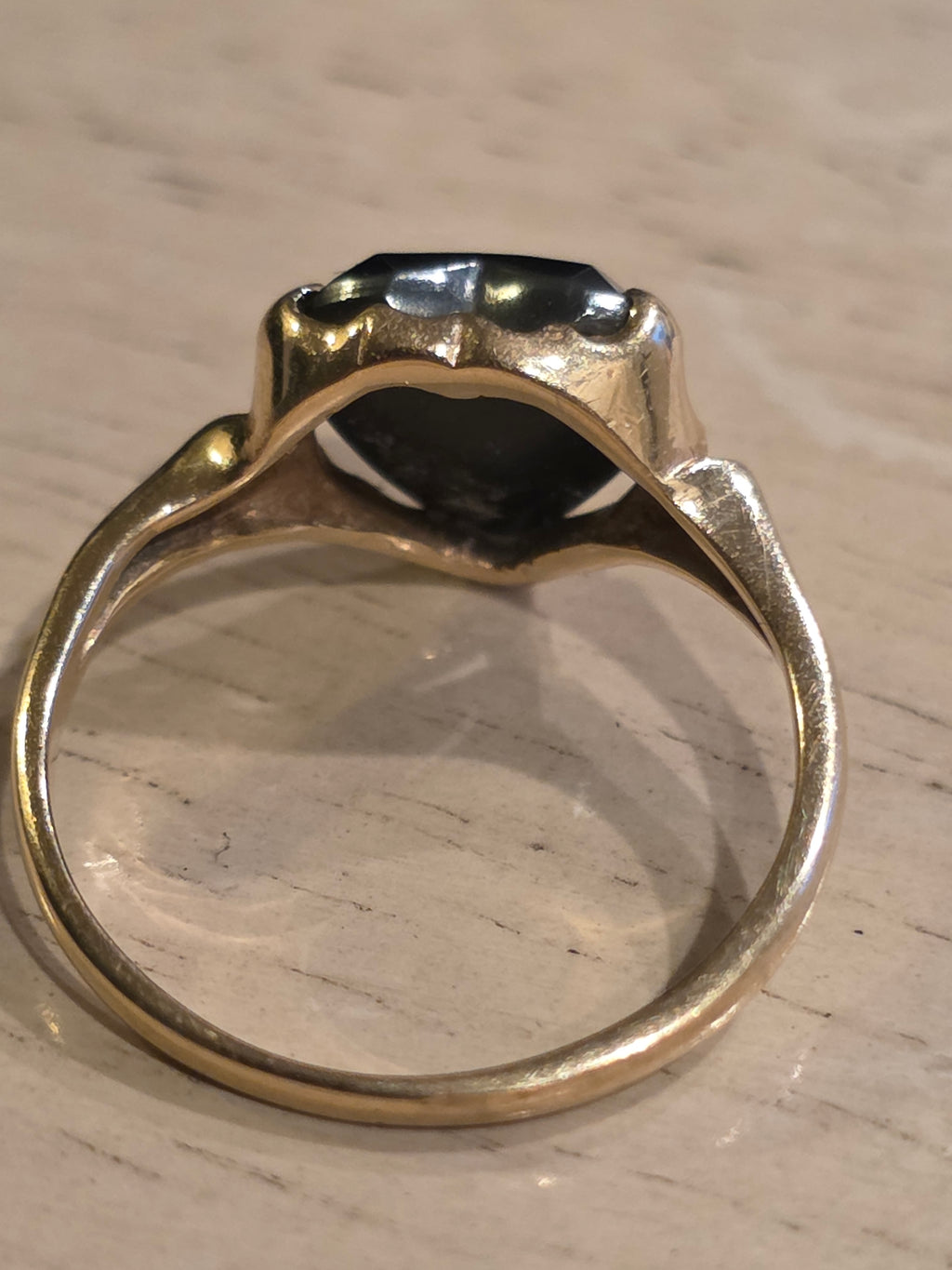 Vintage 1970s 10K Solid Gold Heart-Cut Hematite Ring | Size 5