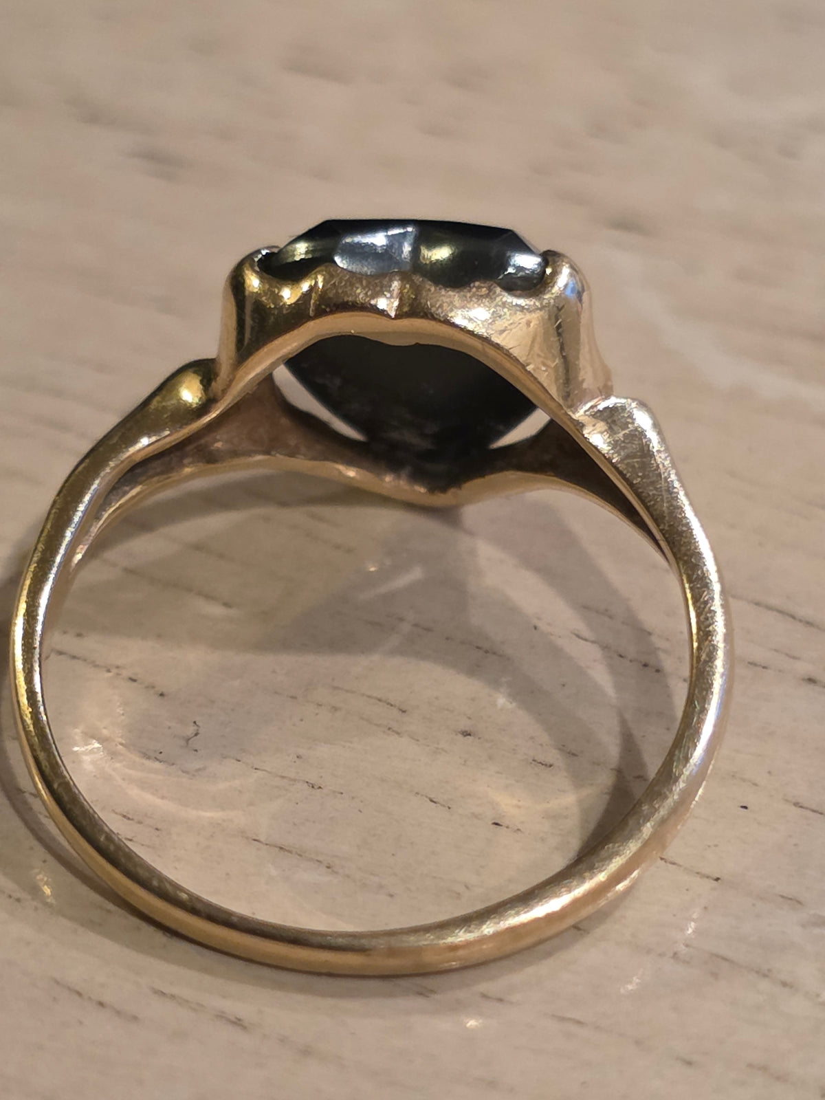 Vintage 1970s 10K Solid Gold Heart-Cut Hematite Ring | Size 5