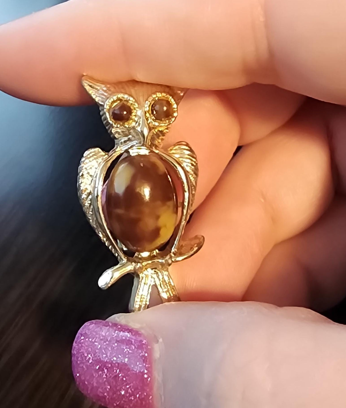 Vintage Silver Toned Owl Brooch: Agate Stone Pin