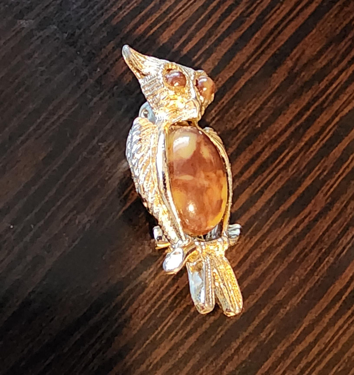 Vintage Silver Toned Owl Brooch: Agate Stone Pin