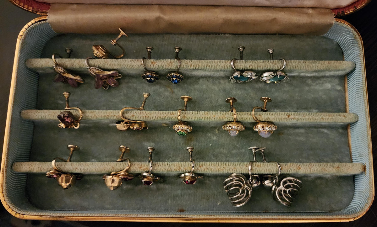 Vintage 1950s Farrington Jewelry Box with 9 Clip-On Earrings - Timeless Elegance for Your Collection