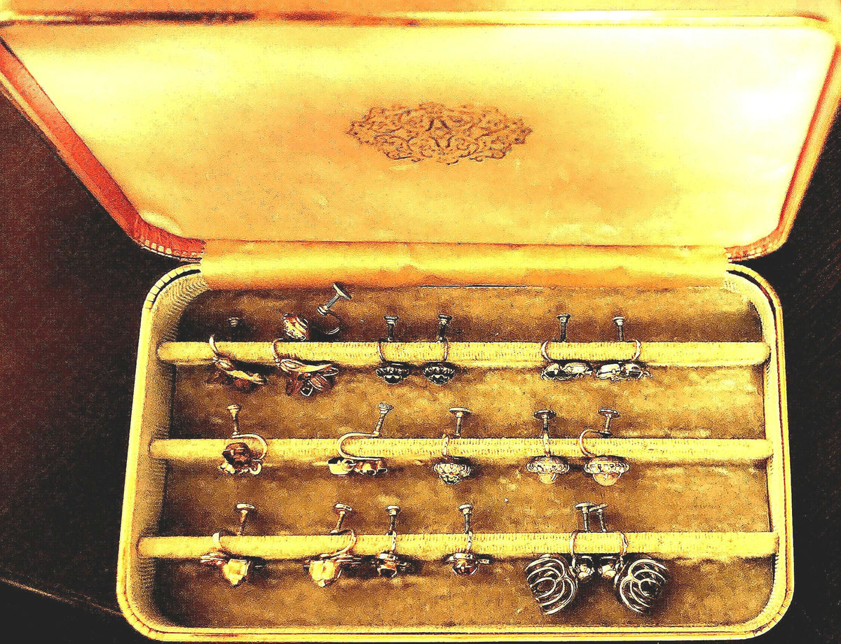 Vintage 1950s Farrington Jewelry Box with 9 Clip-On Earrings - Timeless Elegance for Your Collection