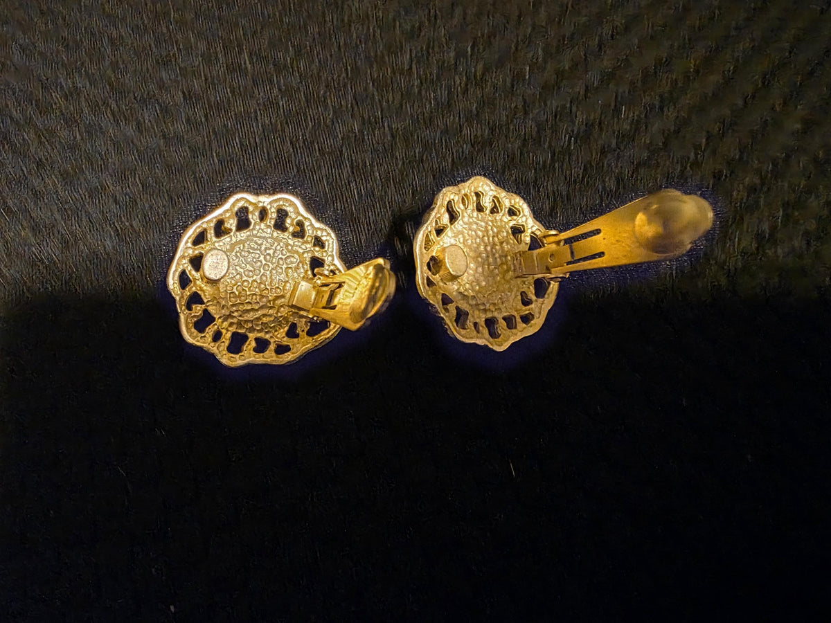 Vintage 1980s Gold Tone Faux Pearl Clip On Earrings