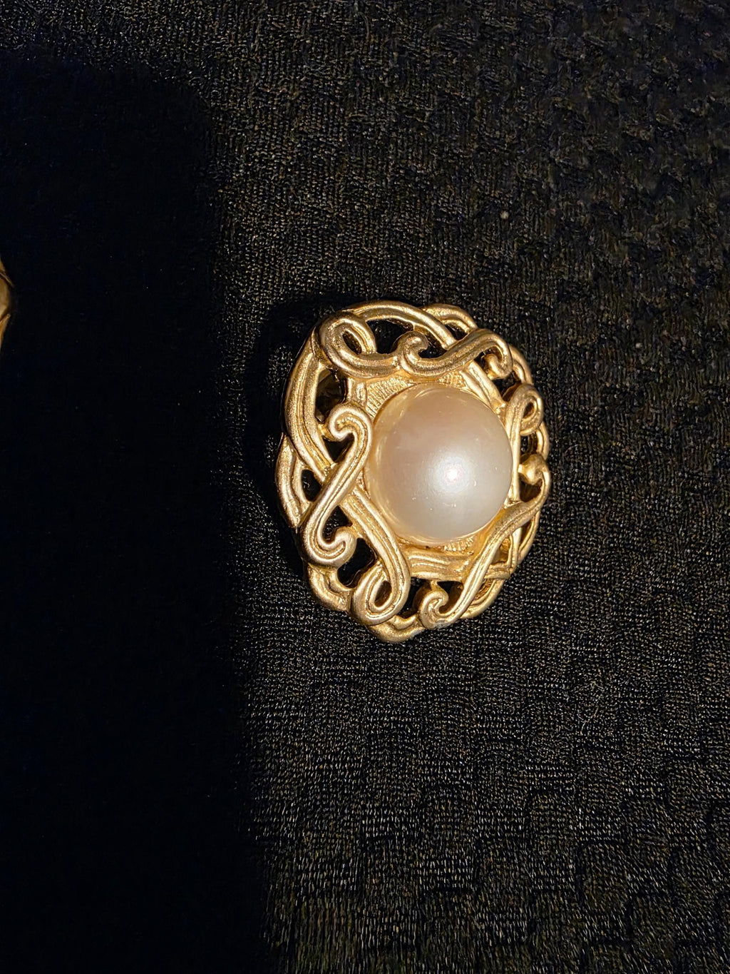 Vintage 1980s Gold Tone Faux Pearl Clip On Earrings