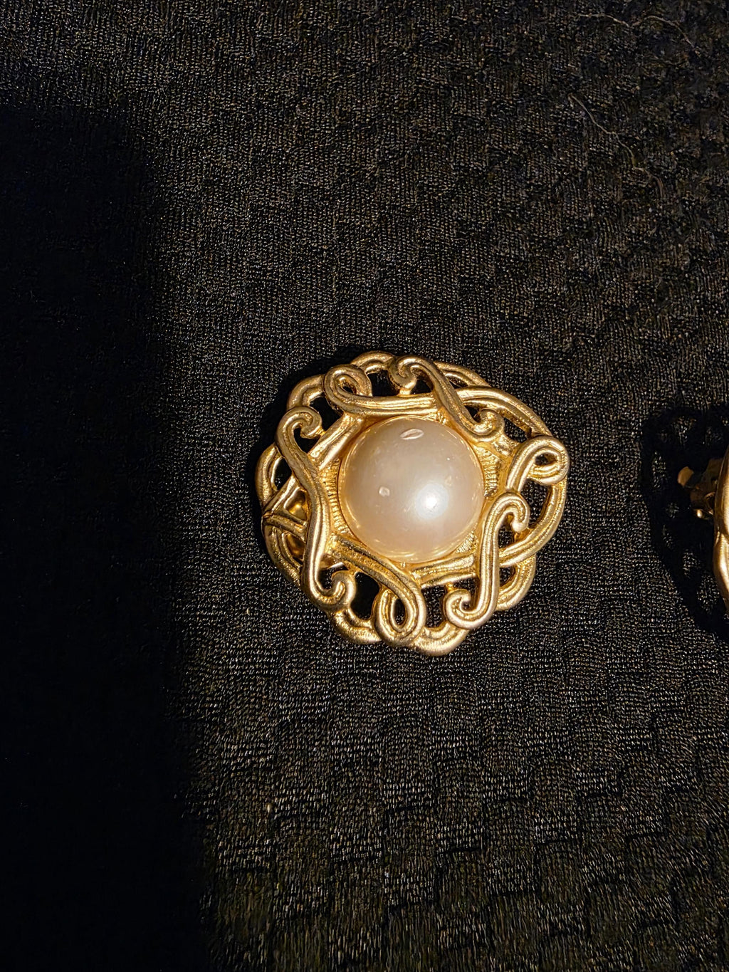 Vintage 1980s Gold Tone Faux Pearl Clip On Earrings